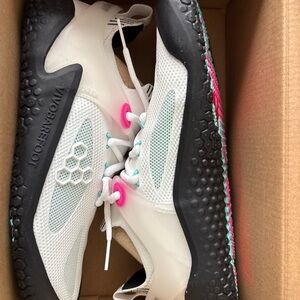 Vivo Barefoot Motus Strength Women's White and Black Athletic Shoes
